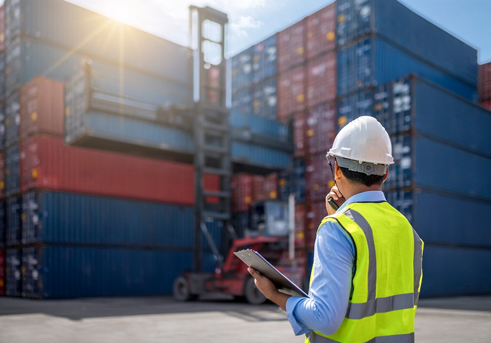 کارشناسان ترخیص بار در فرودگاه امام